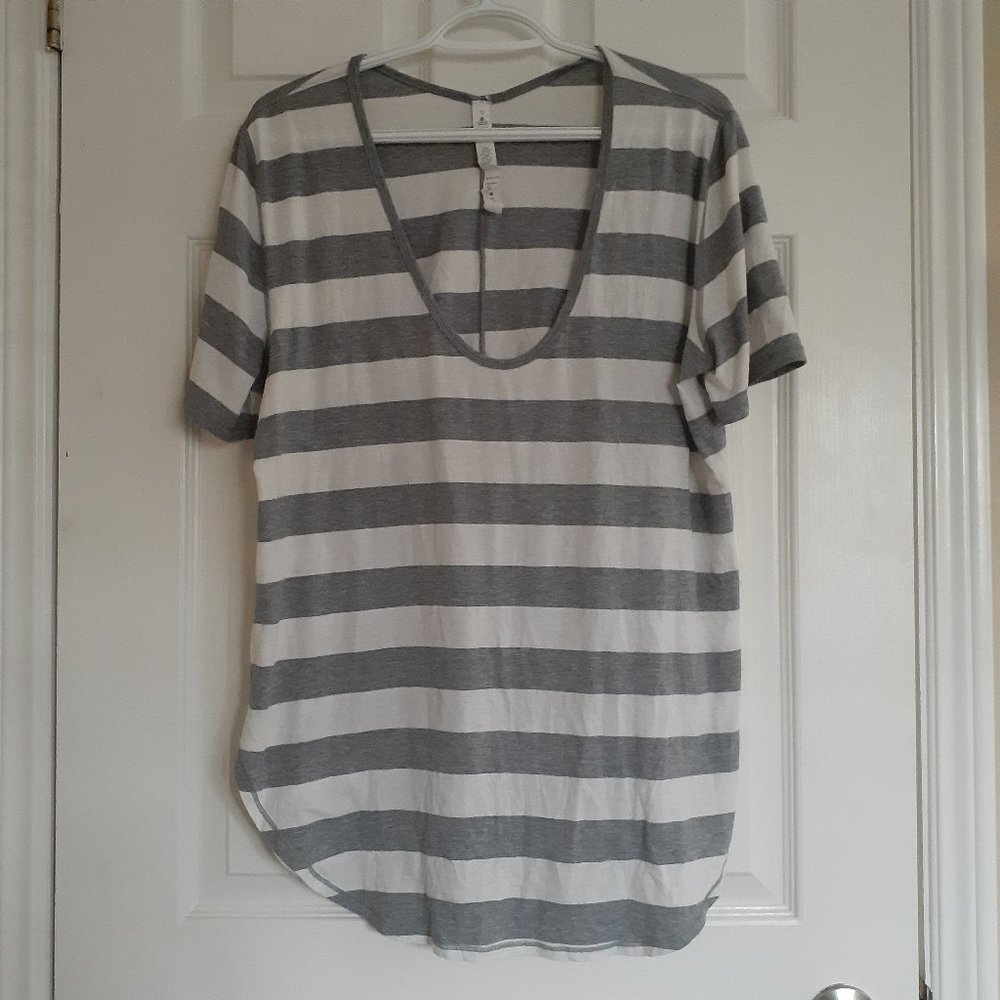 Lululemon Women's Size 12 Yogini 5 Year Short Sleeve Gray White Stripe Shirt